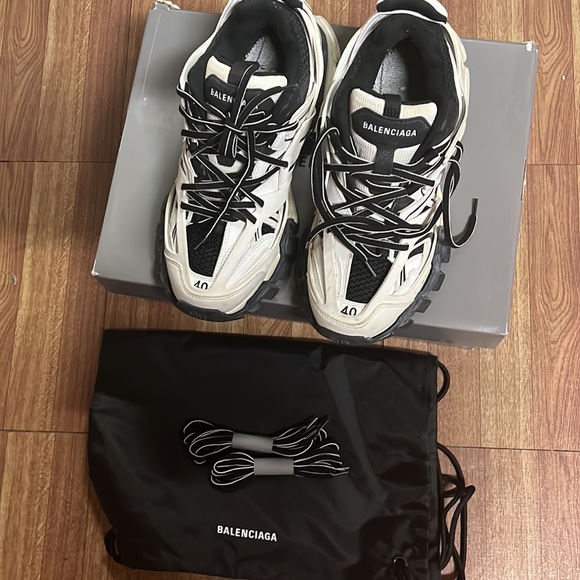 Only worn once super stylish Balenciaga track runners - Picture 5 of 5